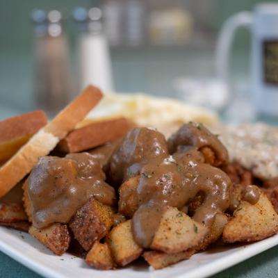 Country potatoes with brown gravy and toast.