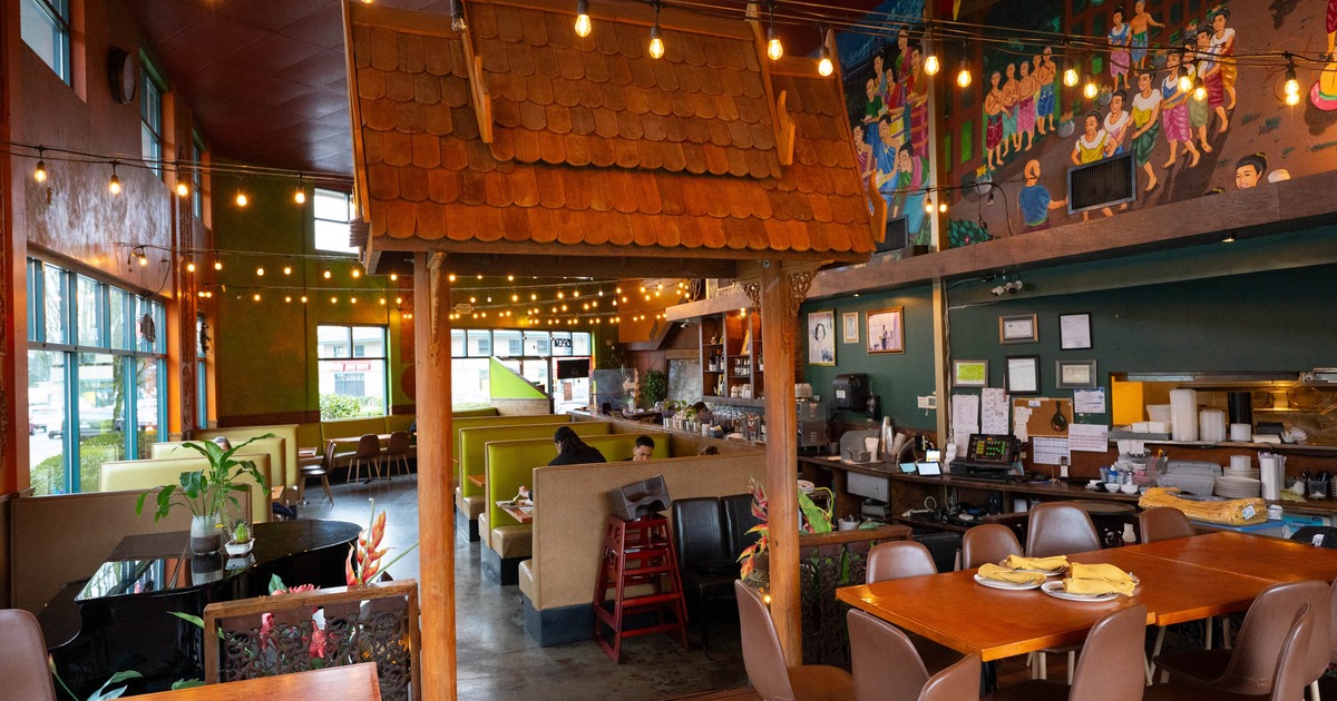 Interior, dining area, traditional decor