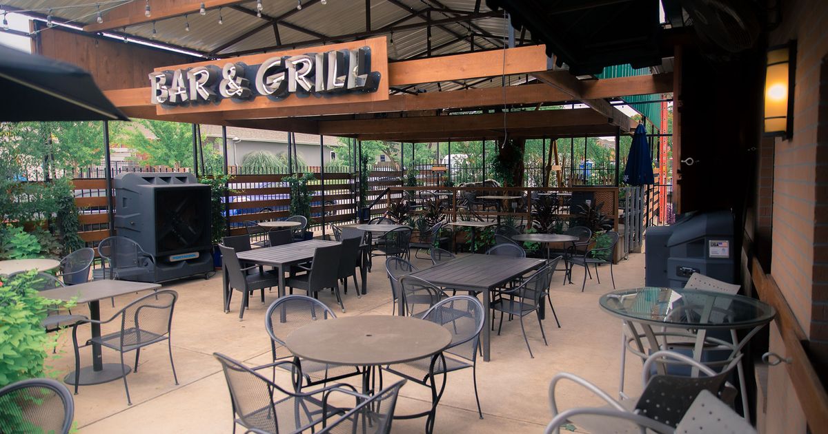 Exterior, tables outside