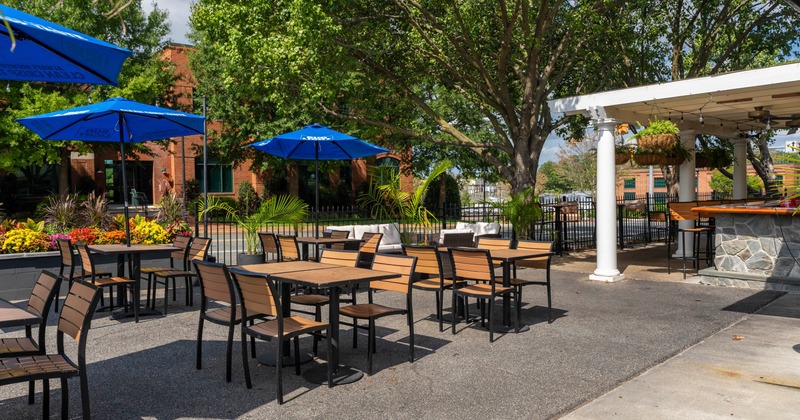 Exterior seating space