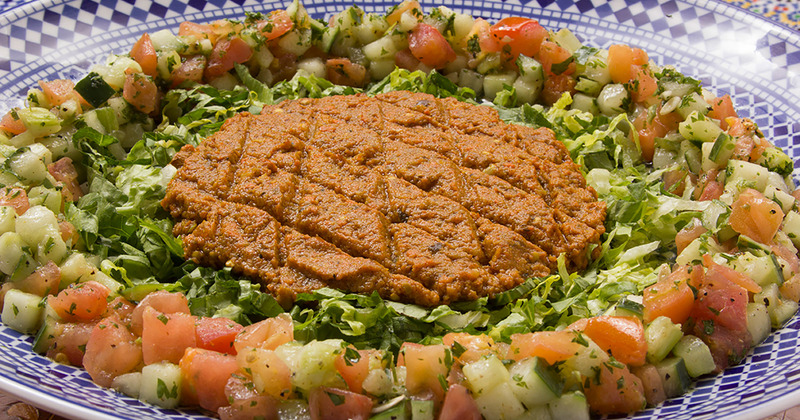 Dip plate with decorations