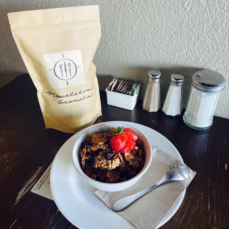 Mamalahoa Toasted Granola & Fresh Fruit photo