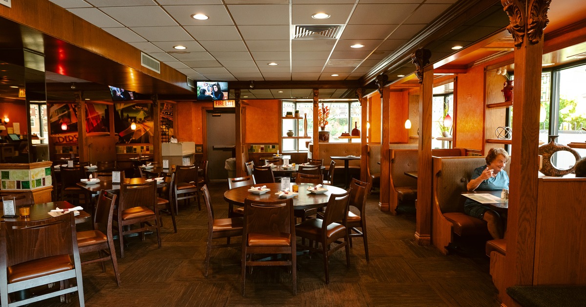 Diner area, wide view