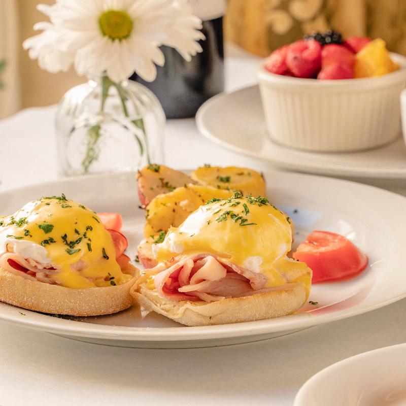 *EGGS BENEDICT photo