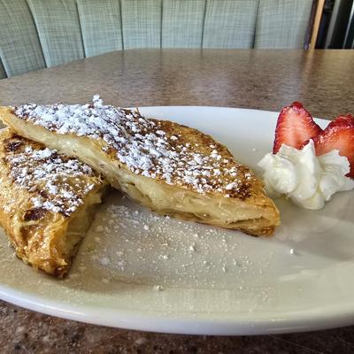 Vanilla custard filled pastry.