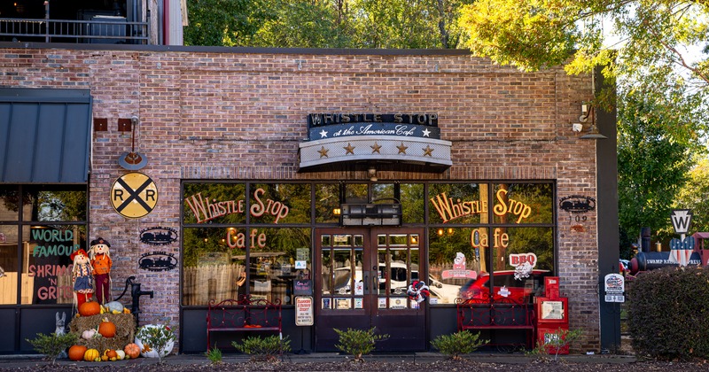 Exterior, restaurant, entrance, front view
