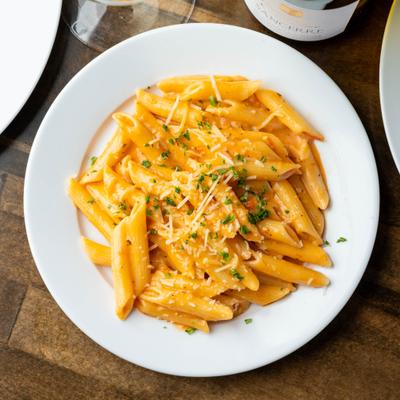 Penne suga rosa pasta.