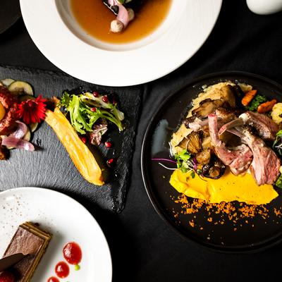 Lamb chops and cake.