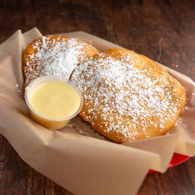 Scones sprinkled with powdered sugar, served with a dressing
