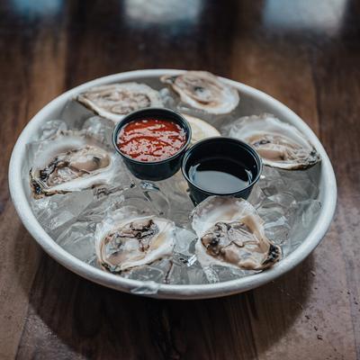 Oysters on ice.