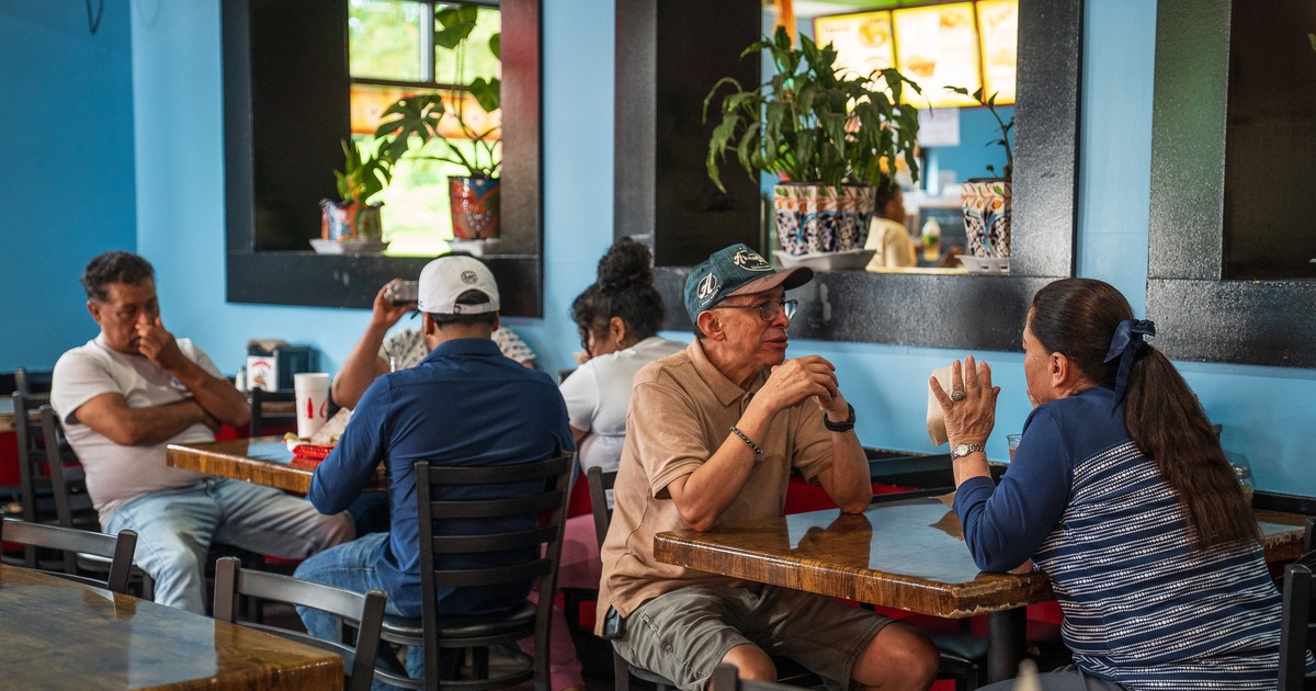 Diner area, booths, people