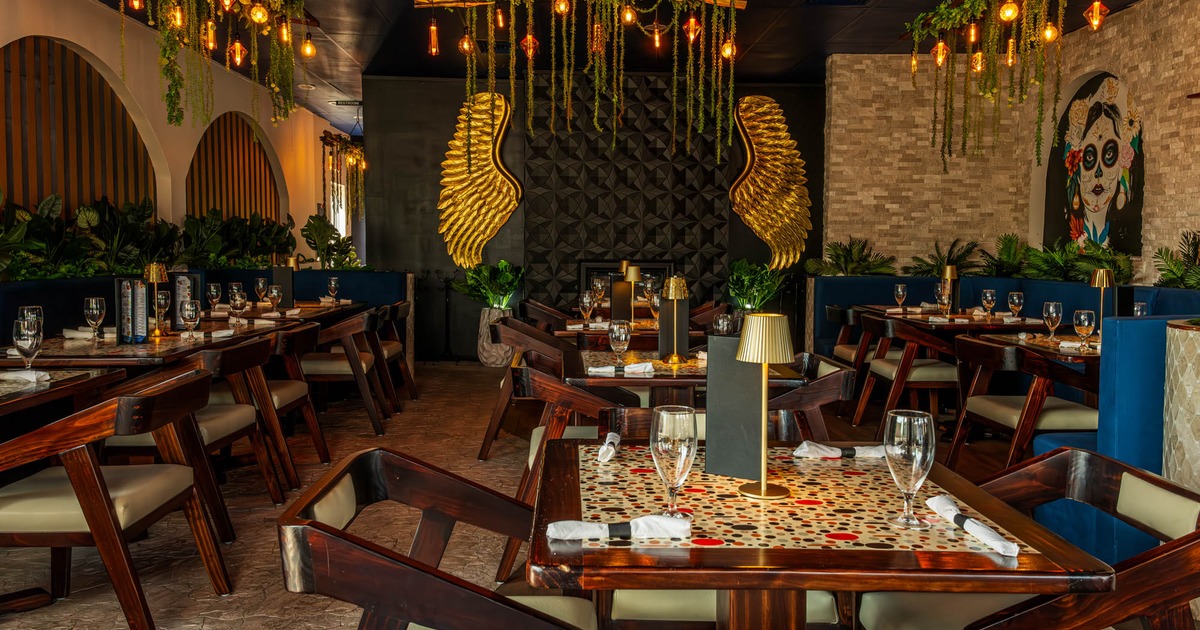 Interior seating area, tableware, decoration