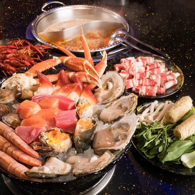 A served seafood mix.