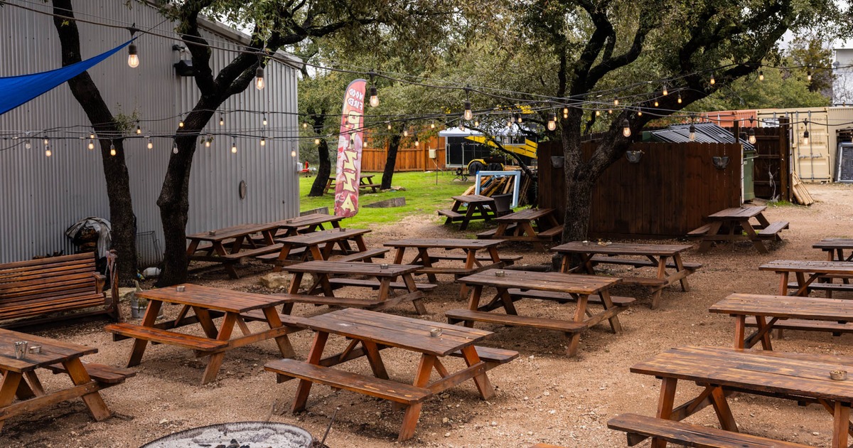 Exterior, seating area