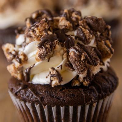 Snickers cupcake