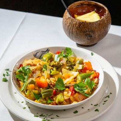 House salad with croutons.