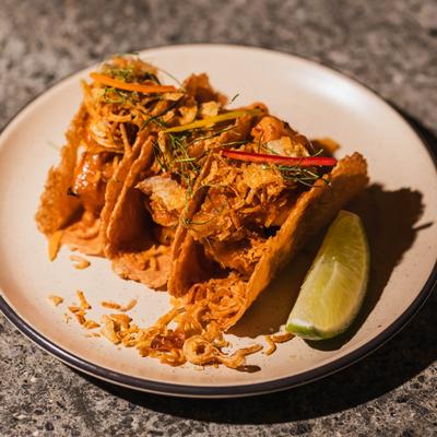 Baerng Gorlae, served on a plate, top view.