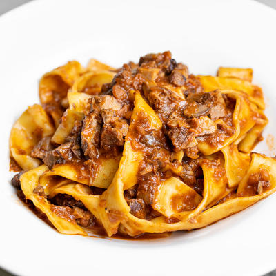 Pulled meat with sauce and pasta