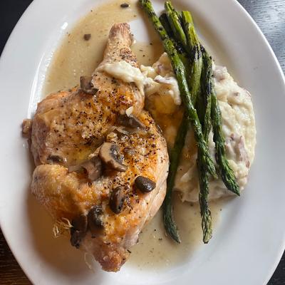 Chicken hindquarters, with mashed mushrooms, and asparagus