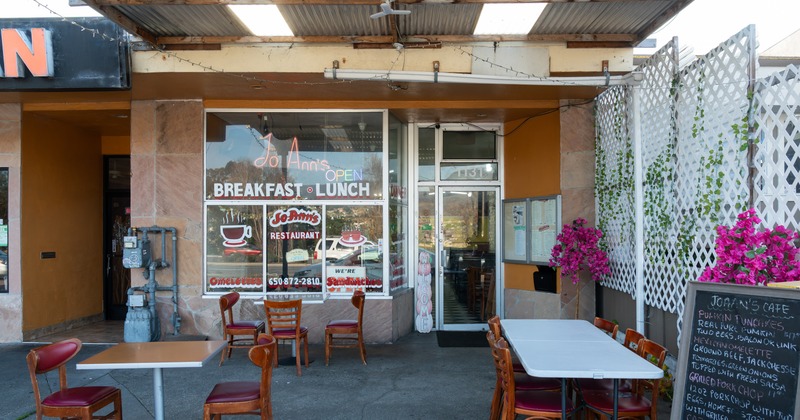 Exterior, seating area