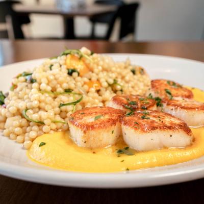 Seared scallops dinner.