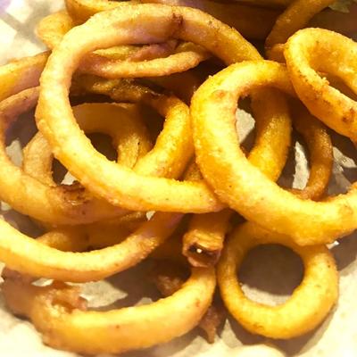 Close up of onion rings.