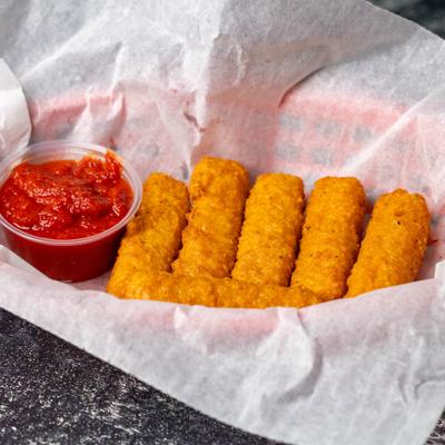 Mozzarella sticks served with marinara for dipping.