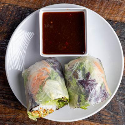 Summer Rollwith dipping sauce on the side.