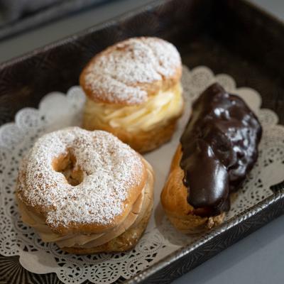 A tray with cream puff, a cream-filled choux, and a chocolate-covered eclair.
