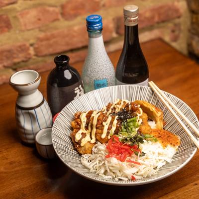 Crispy chicken, with basil aioli, spicy mayo, and veggies.