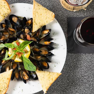 Mussels Provencal with Garlic Bread photo