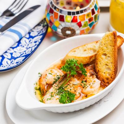 Sizzling Garlic Shrimp served with garlic bread.