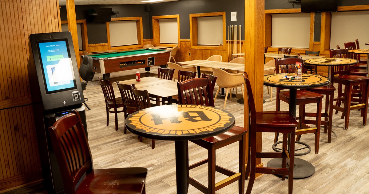 Game room, seating area