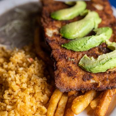 Breaded chicken, with avocado, fries, rice and beans