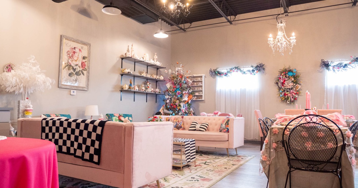 Tea room seating space