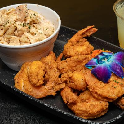 Fried shrimp served with a side of mac and cheese.