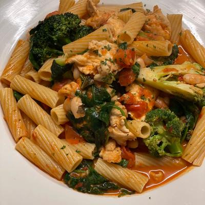 Pasta with broccoli.