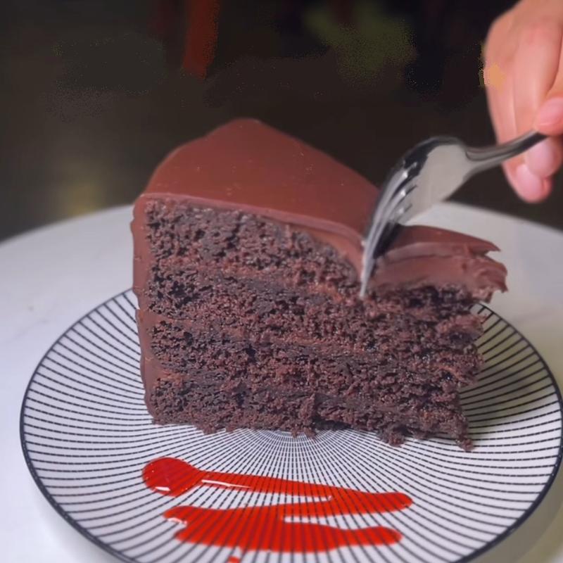 Luscious Chocolate Cake photo