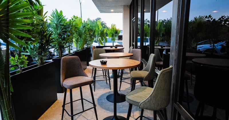 Covered patio, seating area