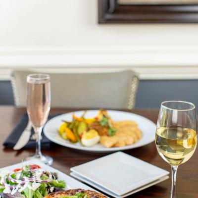 Tomato pie with a white wine