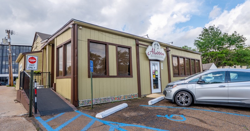 Exterior, restaurant, parking lot