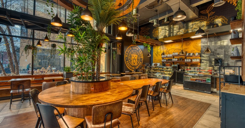 Interior, a huge round table in the middle of a seating