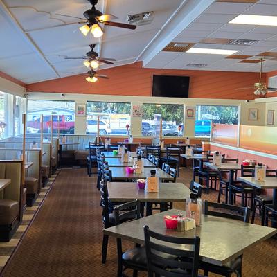 Parkside café dining area.