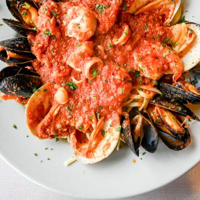 Seafood in Diavolo sacue.