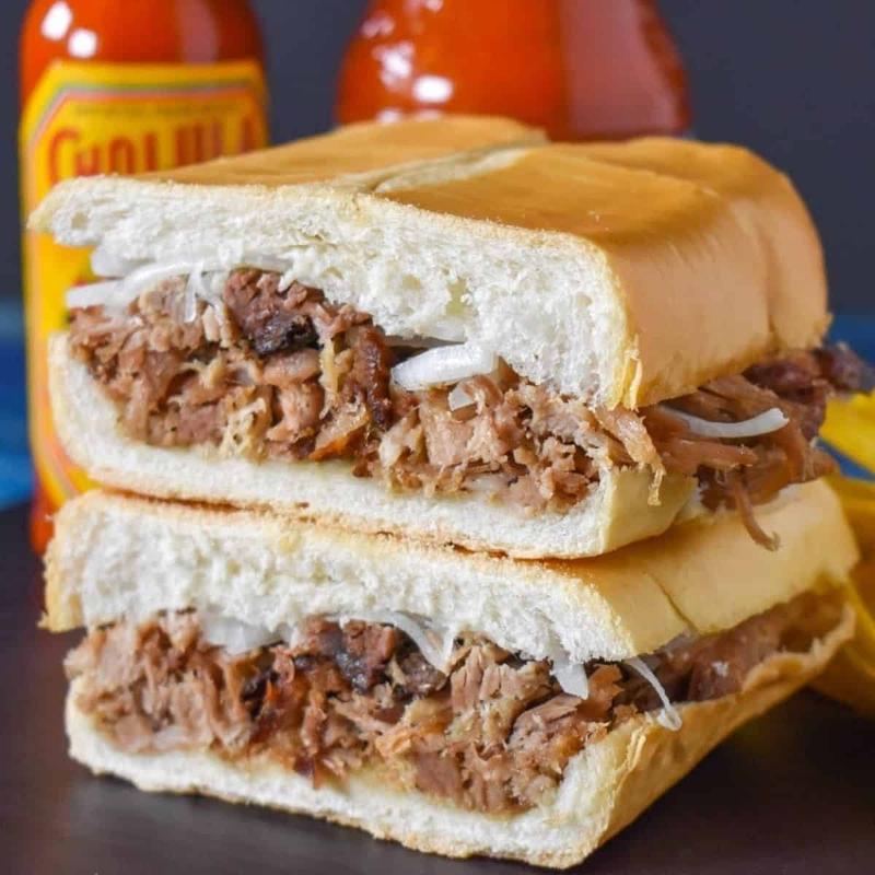 16-Pan con Lechon Opcional/ Roasted Pork photo