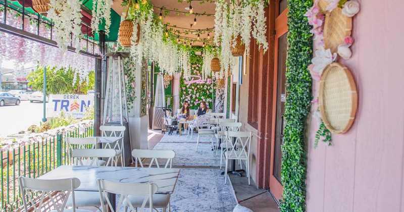 Exterior seating space