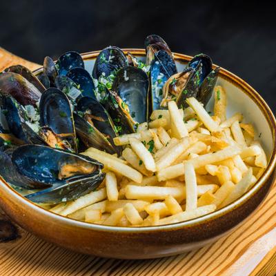 Mussels in white wine sauce, with fries.