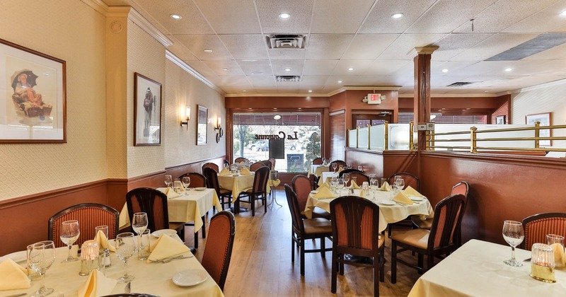 Wide view to the restaurant interior