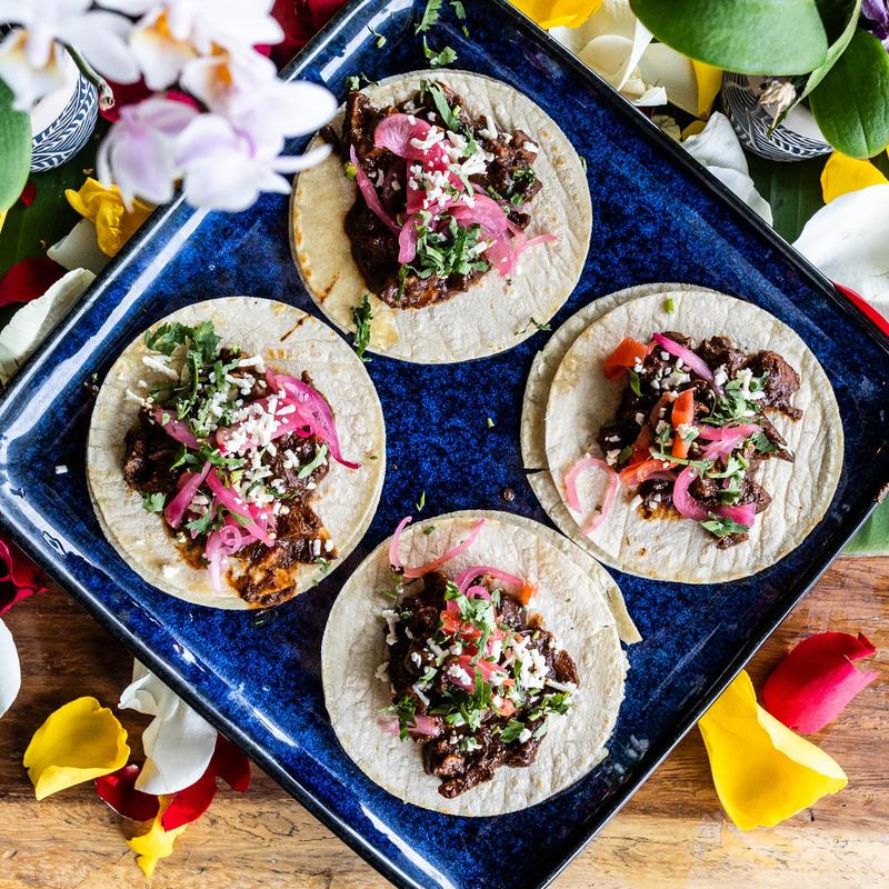 Pato en Mole Tacos photo