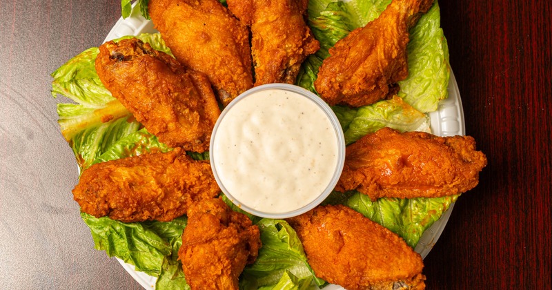 Fried chicken wings and dip